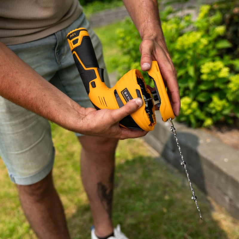 Chargez l'image dans la visionneuse de la galerie, Pack starter automne – Cisaille à gazon et à arbuste 12V & Souffleur de feuilles 3300W