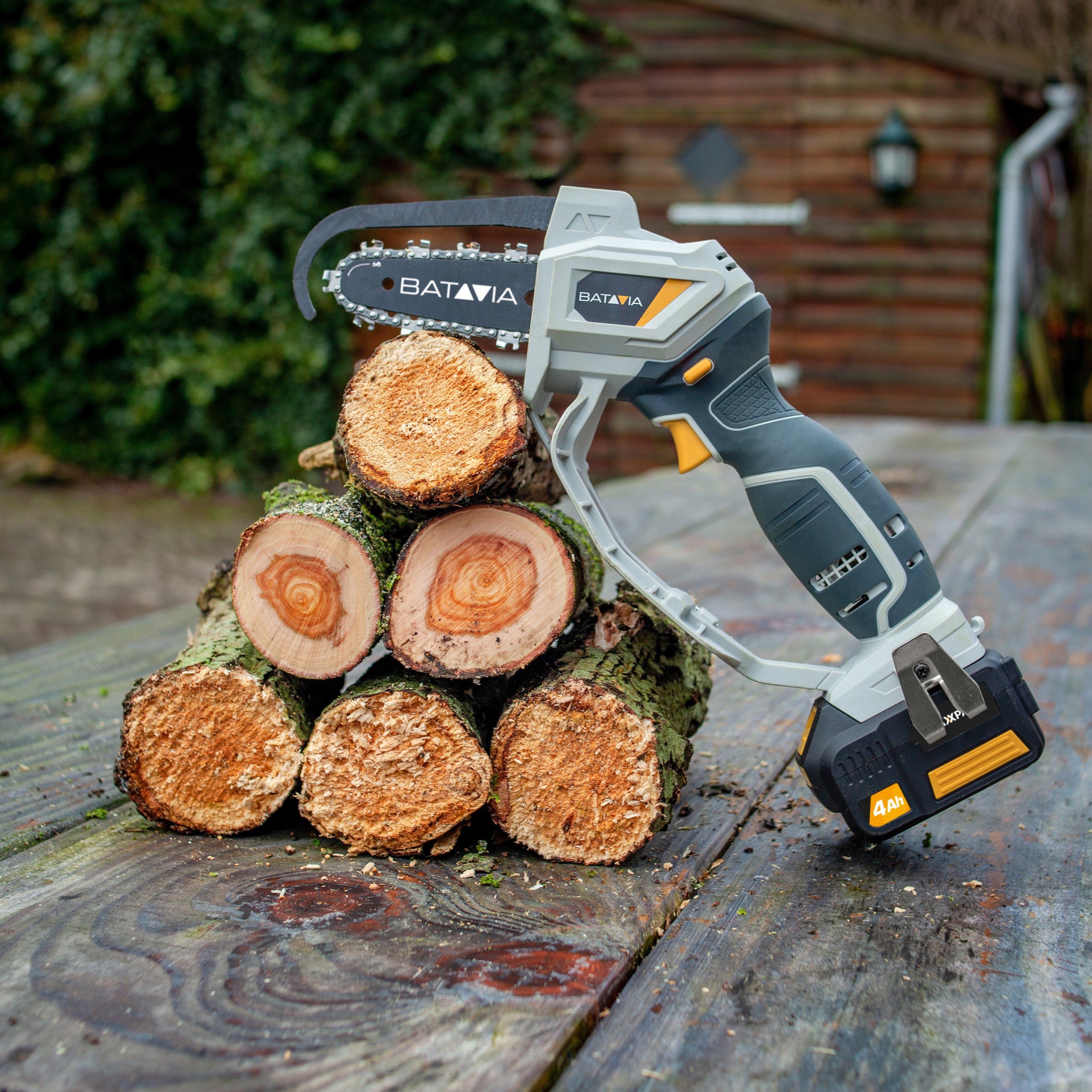 18V Nexxsaw Compact Cordless Chainsaw V2 - Incl. 2.0Ah Battery and 2.4A Charger