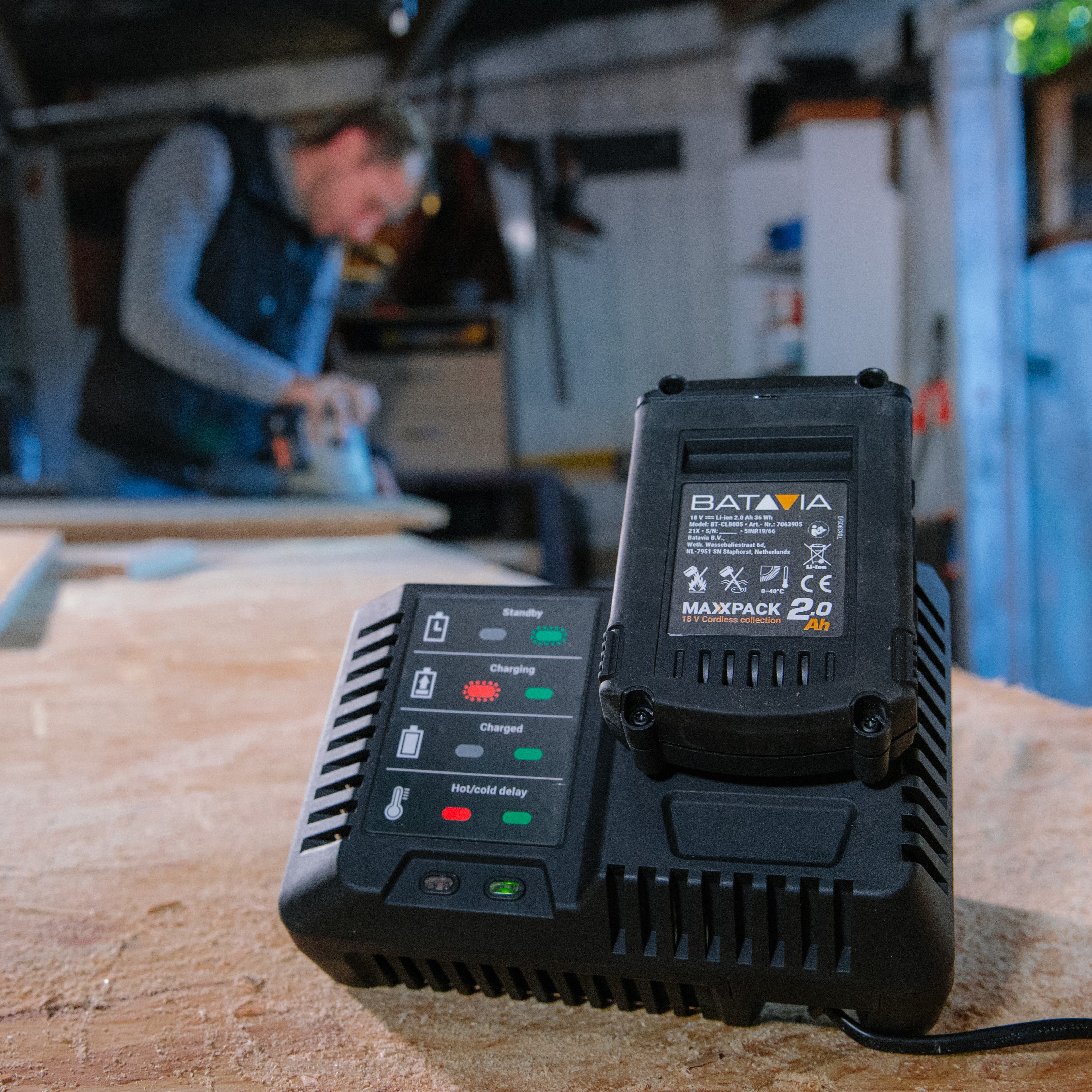 18V 4.0A Fast Charger - view 4