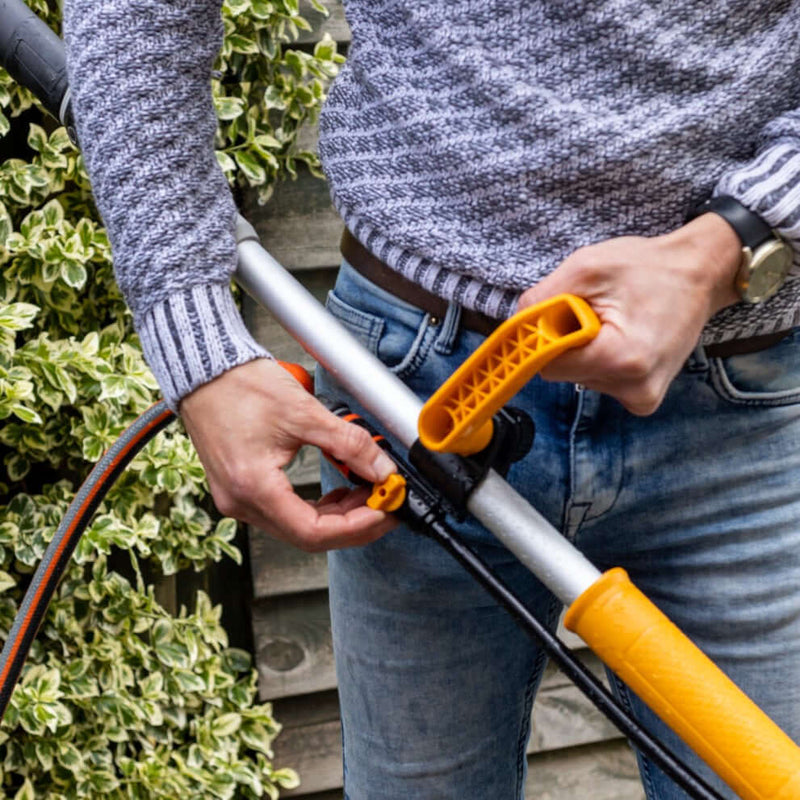Chargez l'image dans la visionneuse de la galerie, 18V Twin Brush - Cordless Brushless Power Scrubber - Incl. 4.0Ah Battery &amp; Charger + 2 Brushes and Work Gloves
