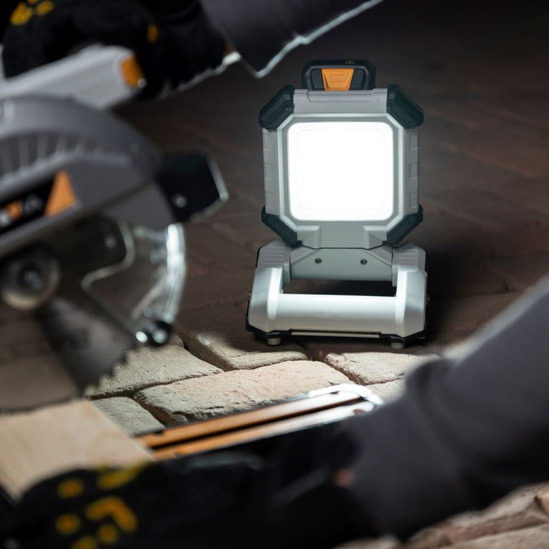 Load image into Gallery viewer, Cordless LED Work Light 18V
