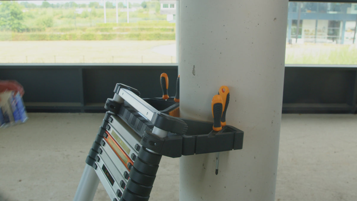 Charger la vidéo : Entretoise Murale et Plateau Porte-Outils pour Échelles Télescopiques